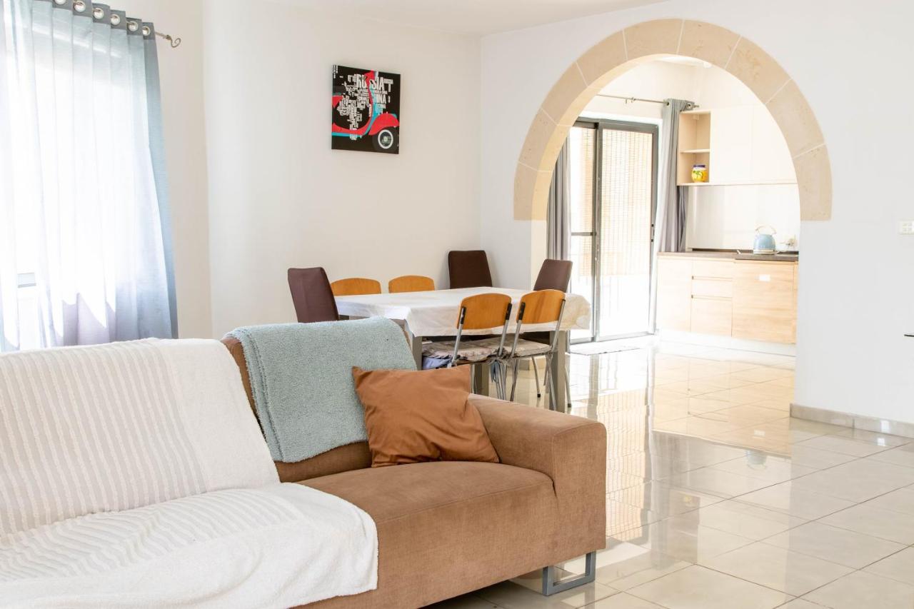 Spacious 3-Bedroom Apartment 30 Seconds From Sea Marsaskala Eksteriør bilde